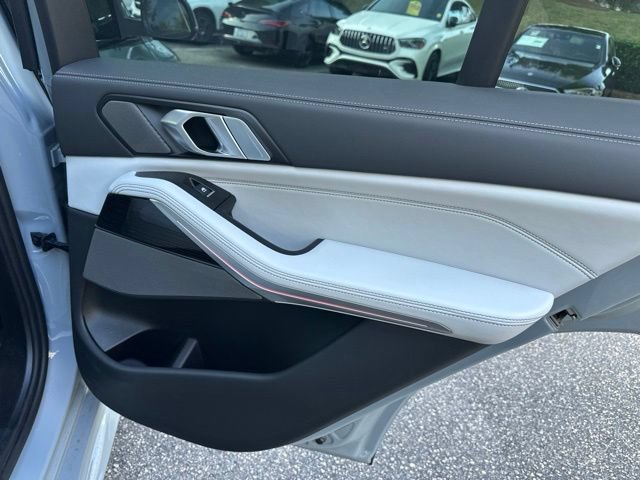 Used 2025 BMW X5 xDrive40i w/ M Sport Package AWD/4WD image 16