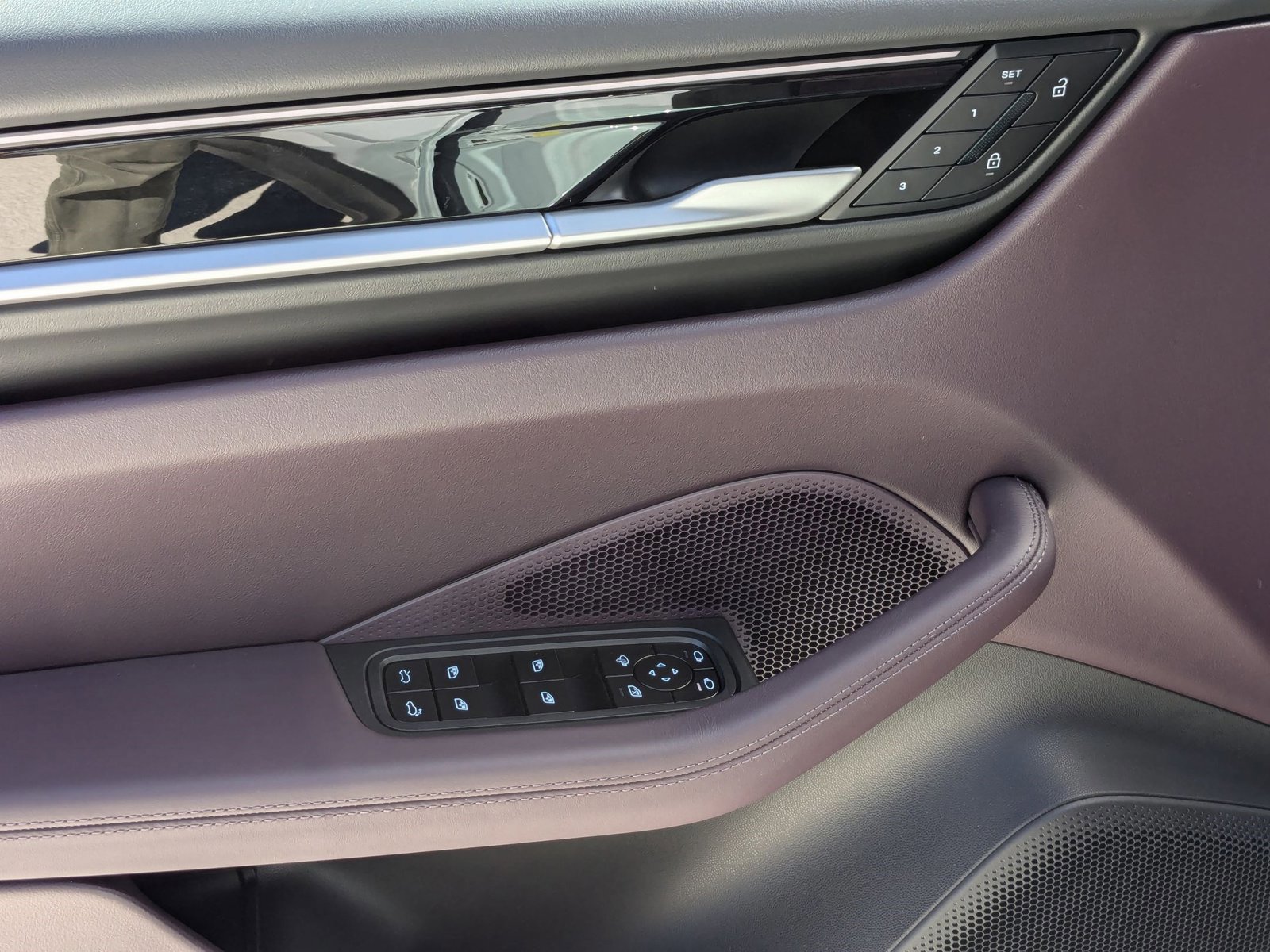 New 2025 Porsche Macan 4S Electric image 13