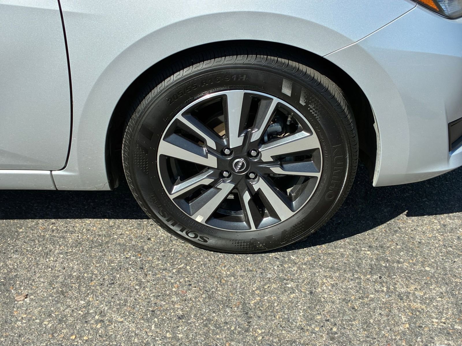 Used 2025 Nissan Versa SV image 28