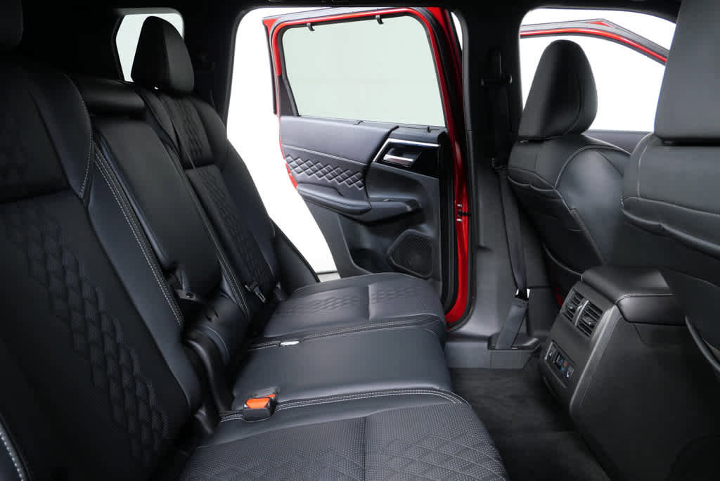 Used 2024 Mitsubishi Outlander SEL Black Edition image 19