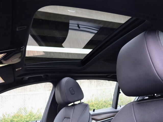 Used 2023 BMW 540i xDrive w/ Executive Package image 18