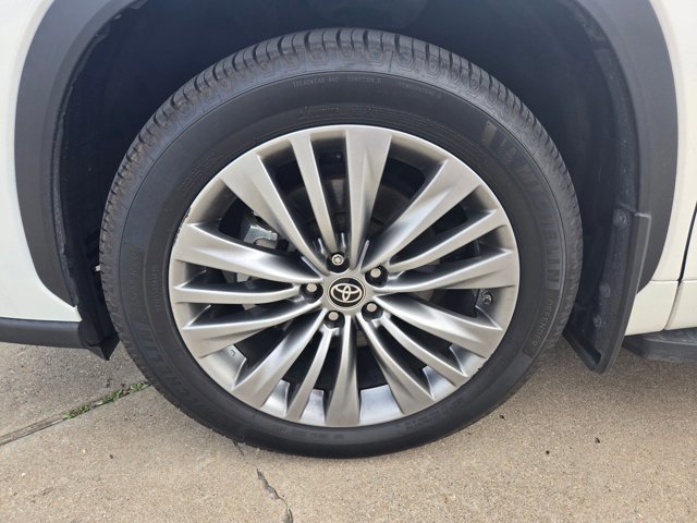 Used 2021 Toyota Highlander Platinum image 10