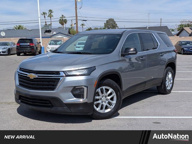 Used 2023 Chevrolet Traverse LS image 1
