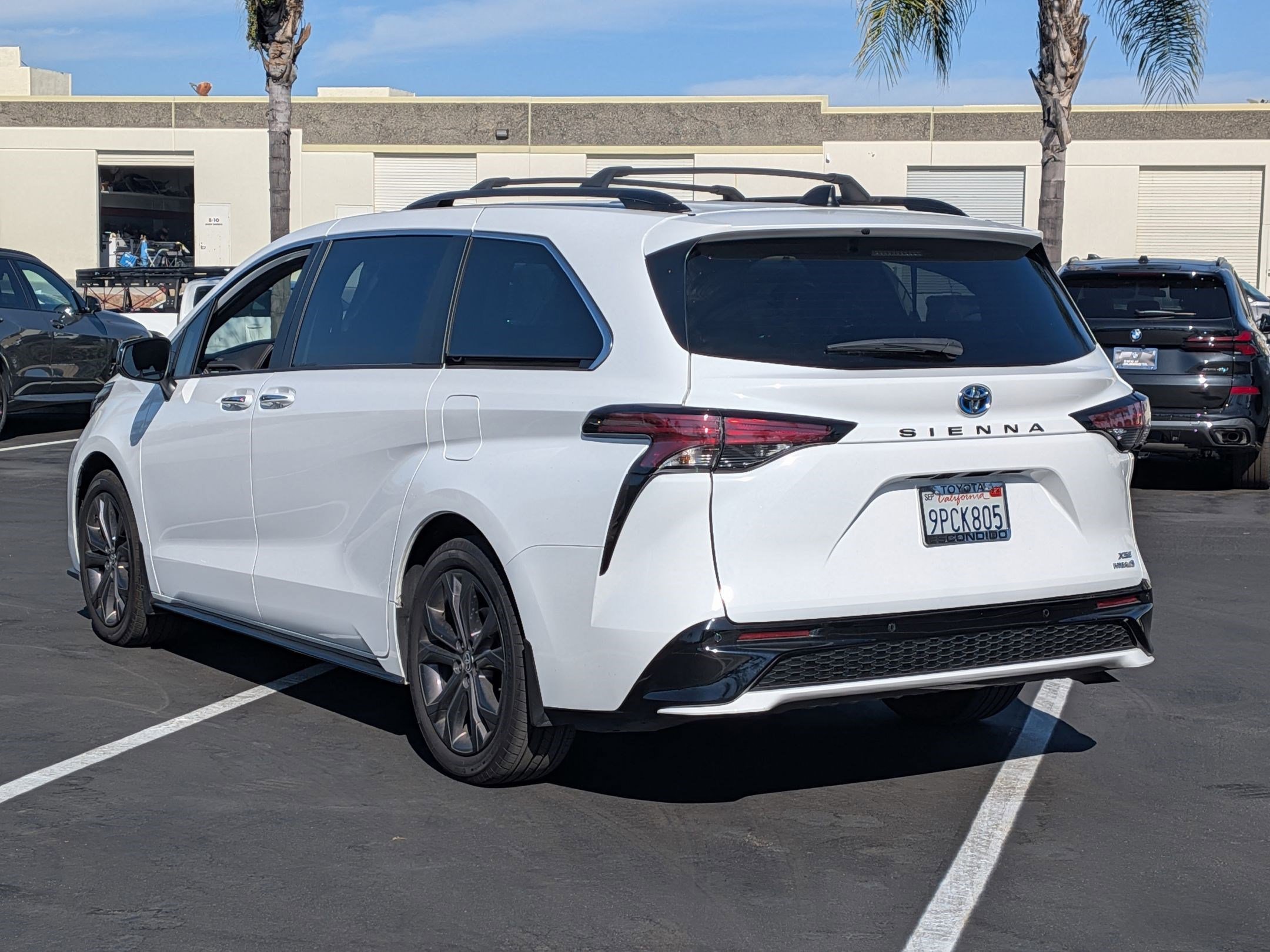 Used 2024 Toyota Sienna XSE w/ XSE Plus Package image 8
