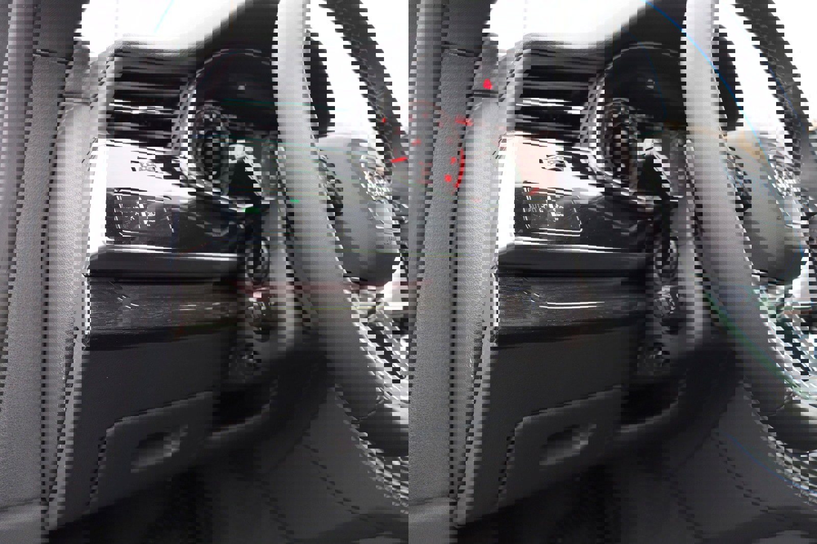 Used 2025 Audi Q8 Prestige w/ Prestige Package image 27