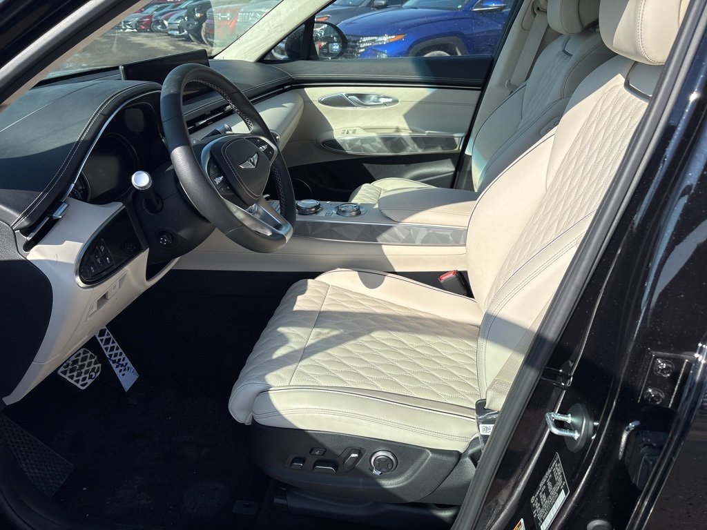 Used 2025 Genesis GV70 3.5T Sport w/ Sport Advanced Package image 9