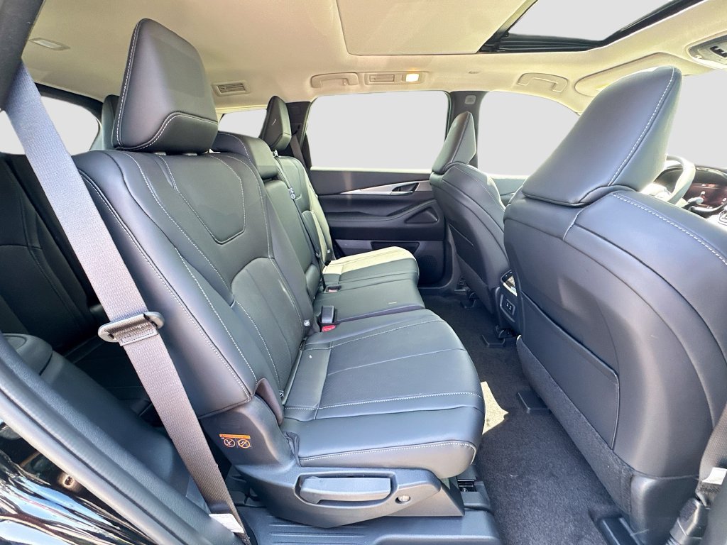 Used 2027 INFINITI QX60 Pure w/ Cargo Package FWD image 30