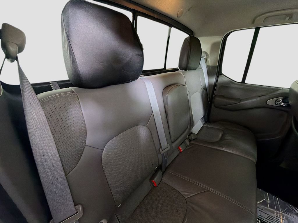 Used 2015 Nissan Frontier SL image 27