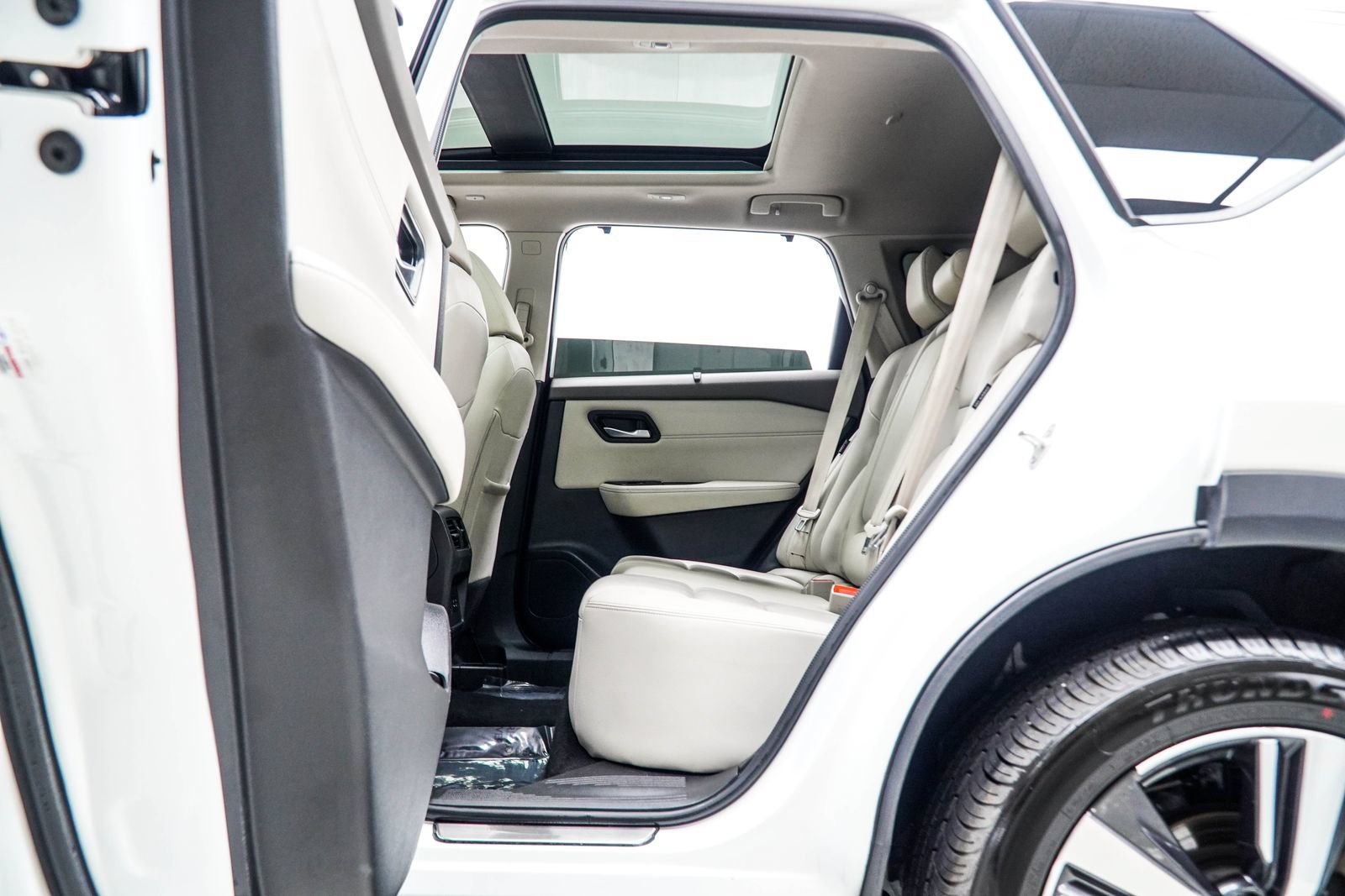 Used 2023 Nissan Rogue SL w/ SL Premium Package FWD image 39