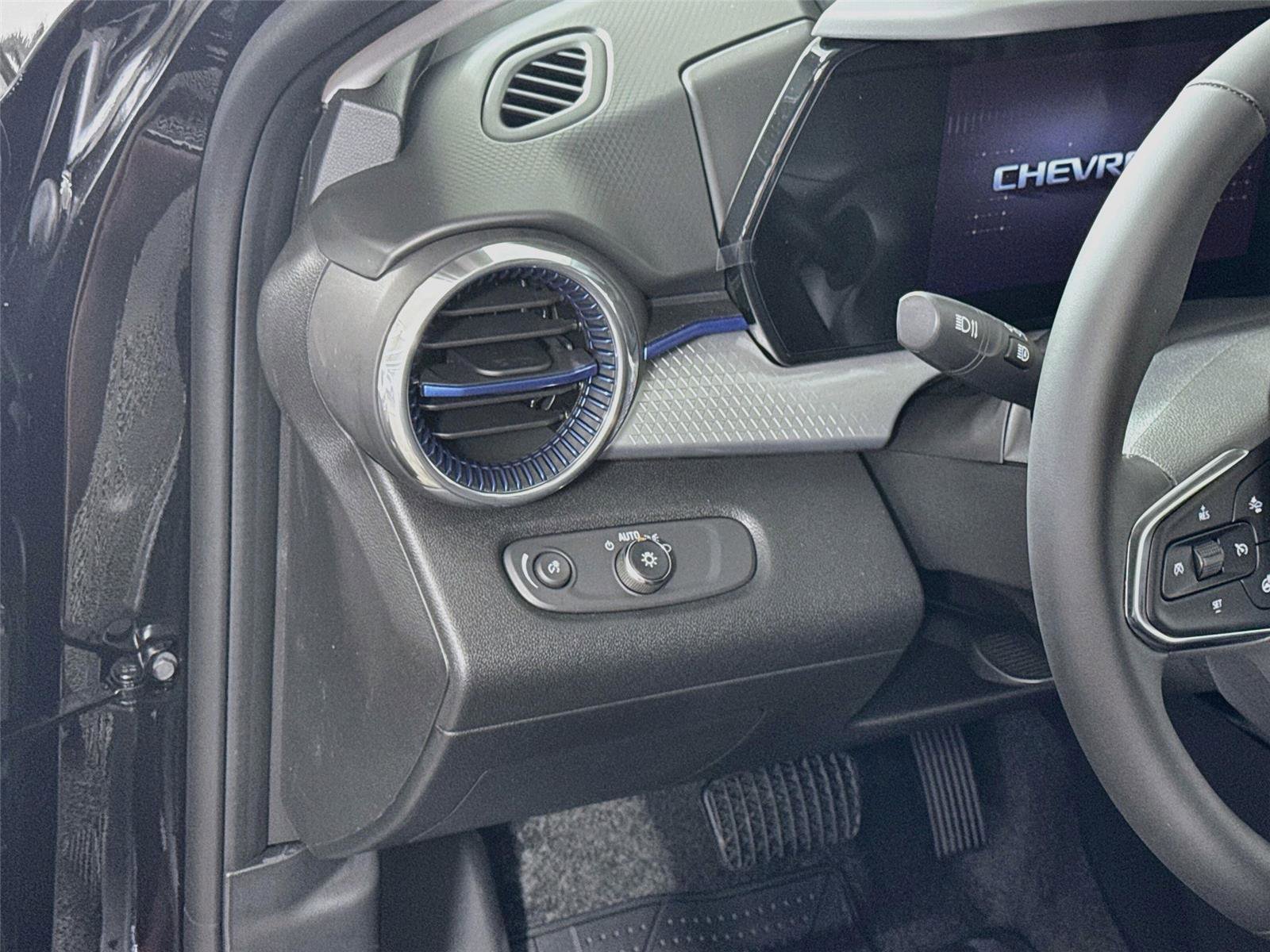 New 2026 Chevrolet Trax LT w/ Driver Confidence Package FWD image 4