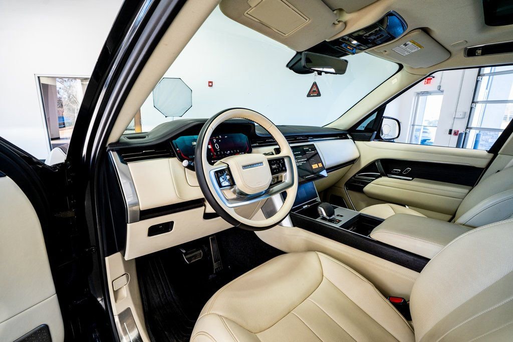 Used 2024 Land Rover Range Rover Autobiography image 36