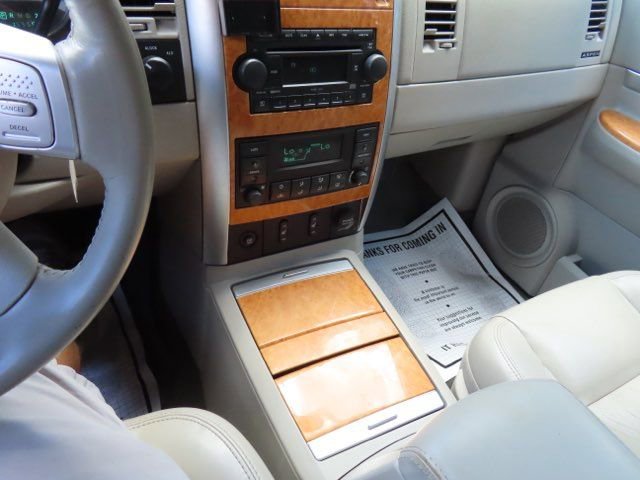 Used 2007 Chrysler Aspen Limited image 29