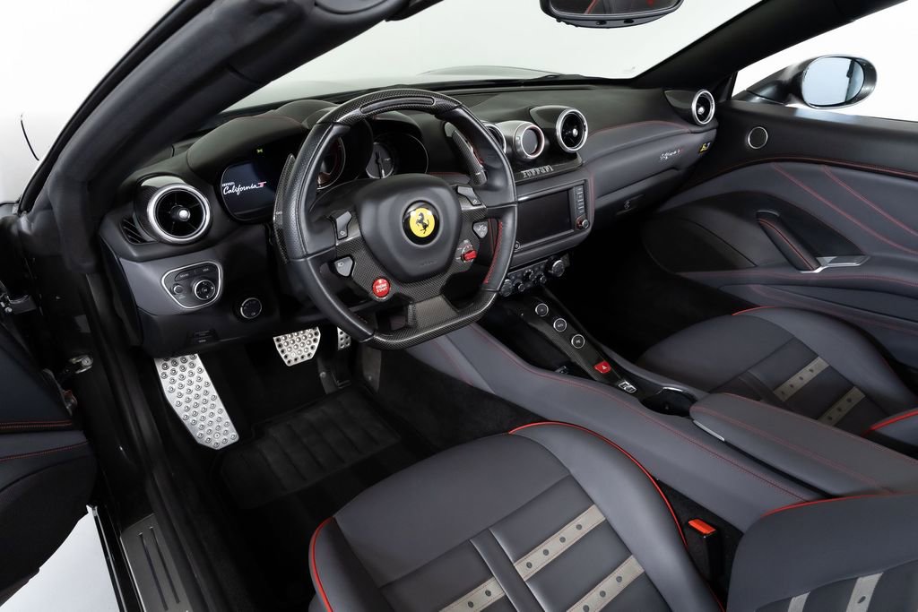 Used 2015 Ferrari California T RWD image 4