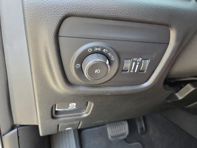 Used 2024 Jeep Grand Cherokee Limited w/ Black Appearance Package image 23