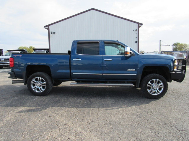 Used 2016 Chevrolet Silverado 2500 High Country w/ Duramax Plus Package AWD/4WD image 2
