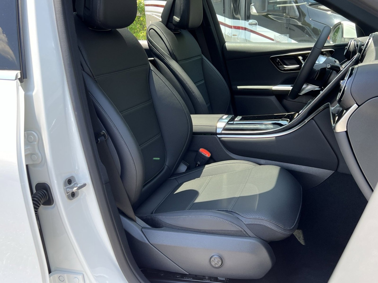 Certified 2025 Mercedes-Benz GLC 300 4MATIC image 26