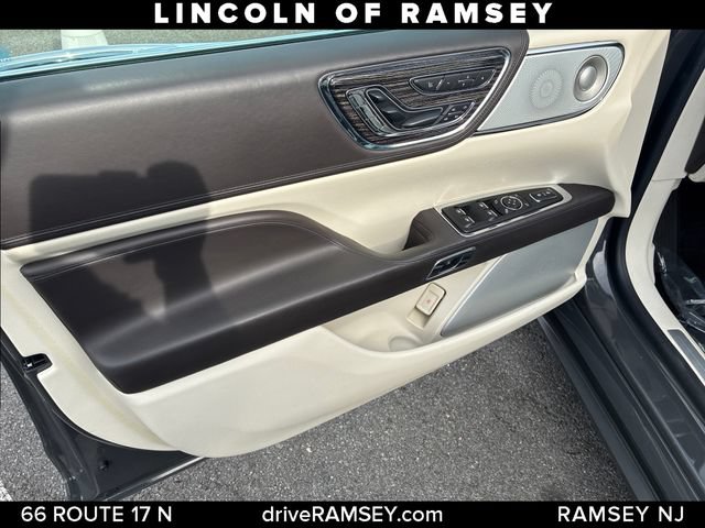 Used 2017 Lincoln Continental Black Label w/ Rear-seat Package AWD/4WD image 12