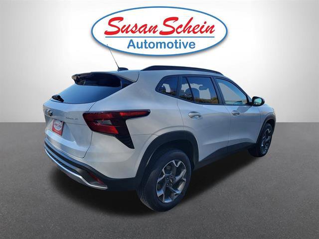 Used 2025 Chevrolet Trax LT image 21