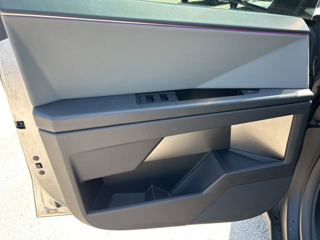 Used 2025 Tesla Cybertruck AWD Crew Cab image 17