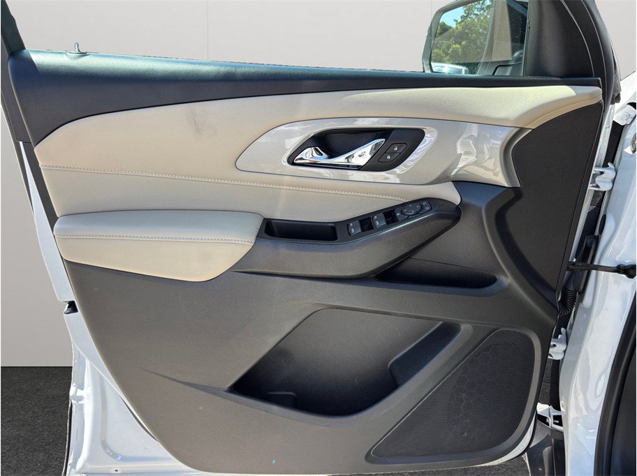 Used 2023 Chevrolet Traverse LS FWD image 18