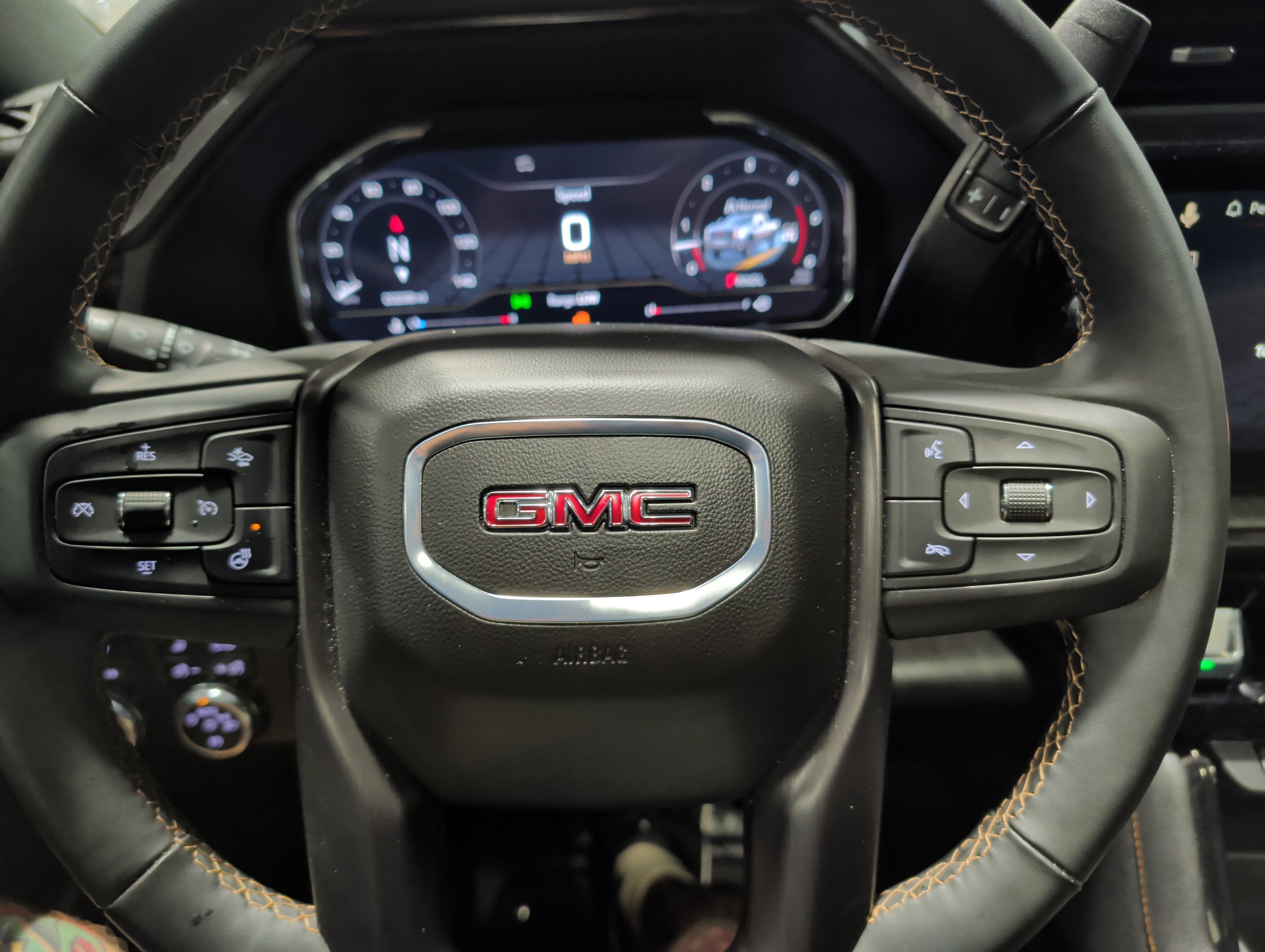 Used 2025 GMC Sierra 2500 AT4 w/ AT4 Premium Plus Package AWD/4WD image 11