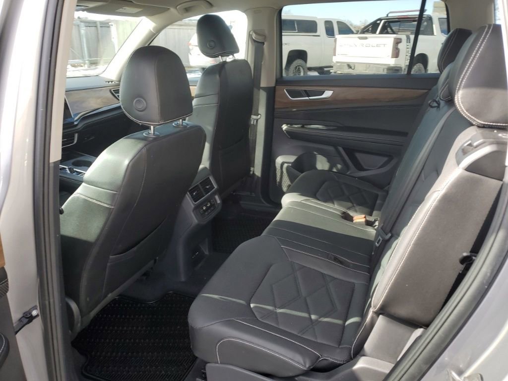 Used 2024 Volkswagen Atlas SE image 23
