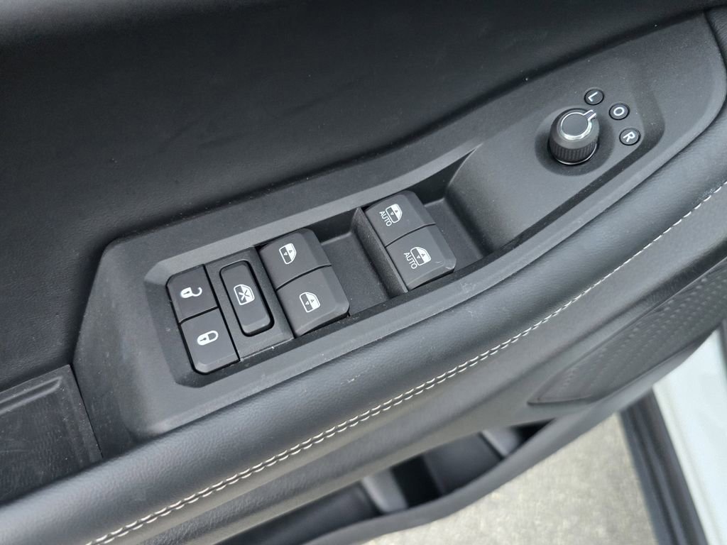 Used 2025 Jeep Grand Cherokee L Laredo image 17