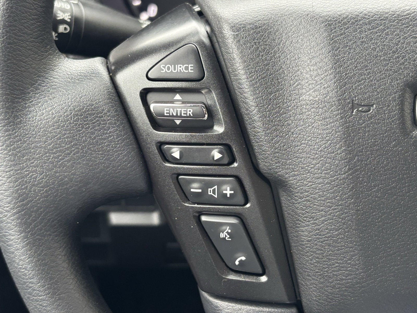 Used 2024 Nissan Frontier SV image 24