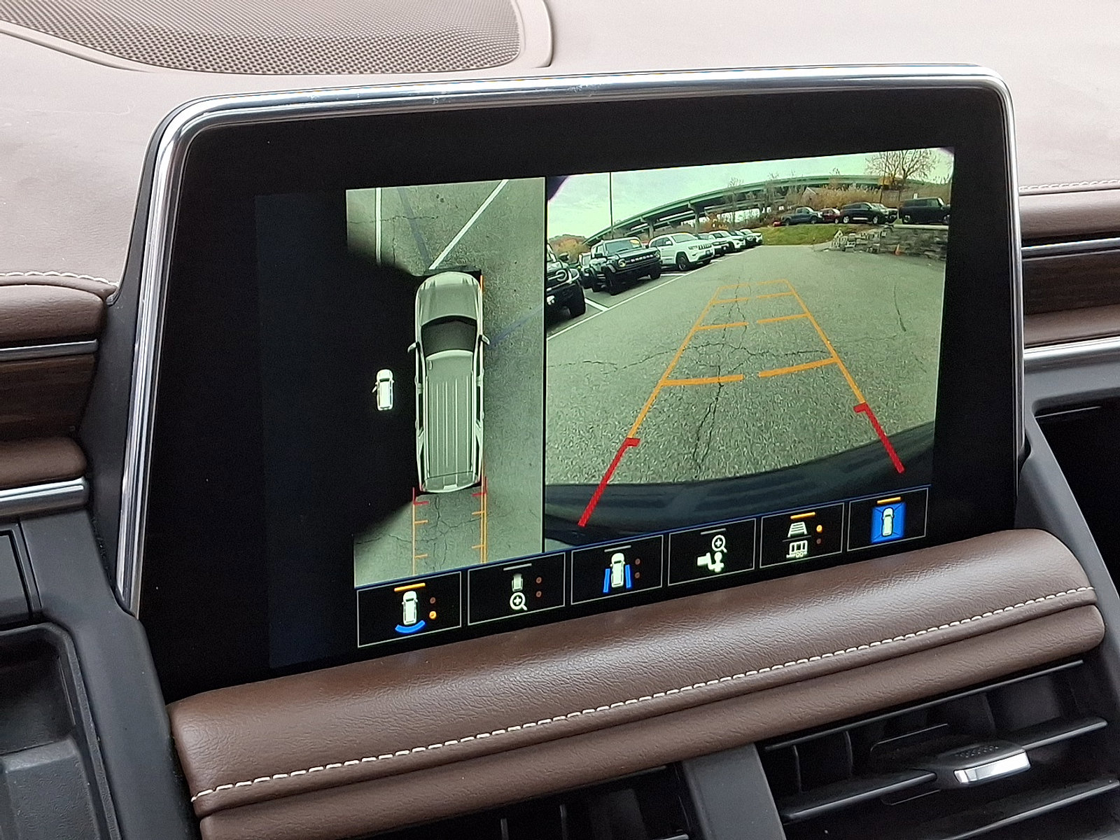 Used 2022 Chevrolet Suburban High Country image 24