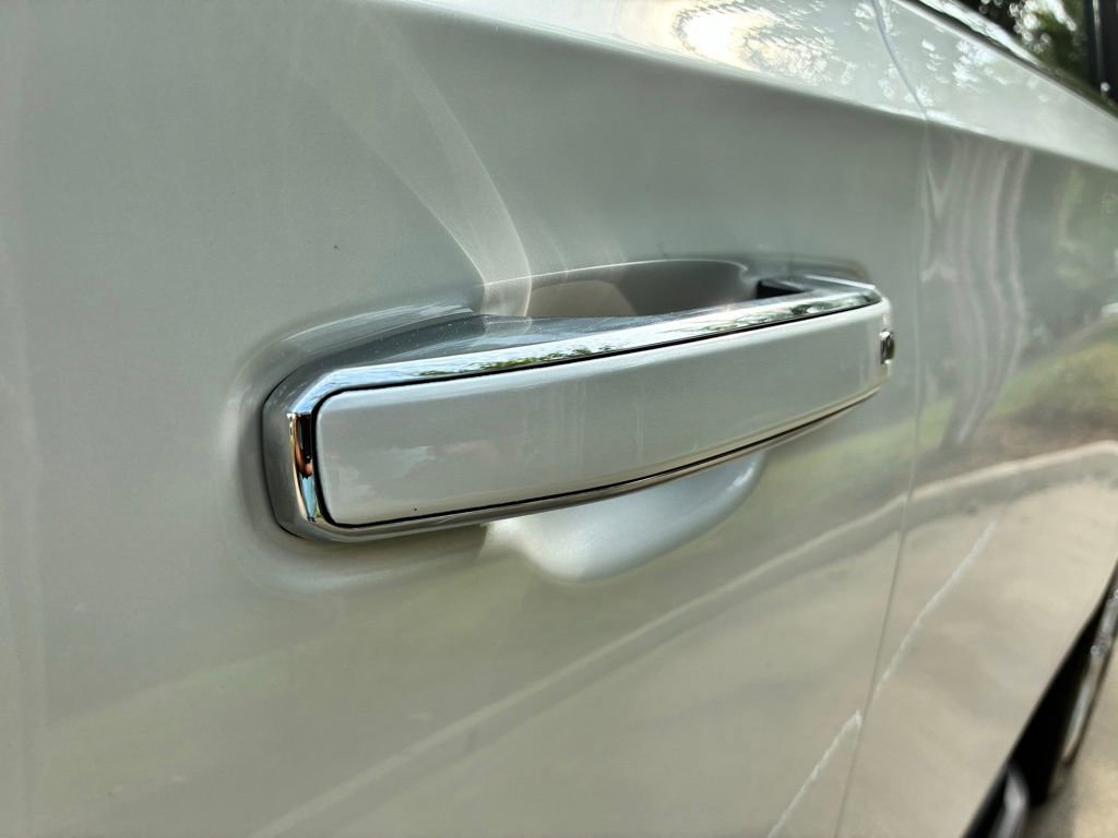 Used 2023 Chevrolet Suburban High Country image 17