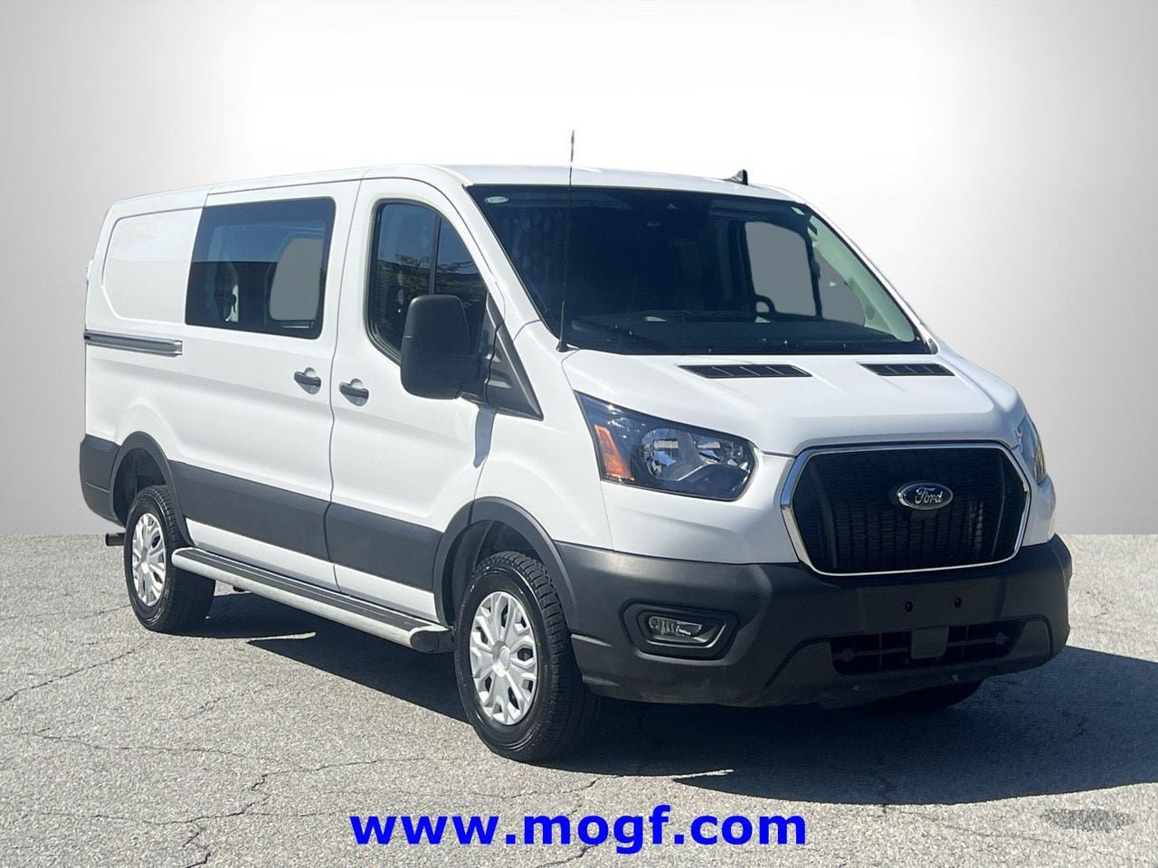 Used 2025 Ford Transit 250 Low Roof w/ Exterior Upgrade Package RWD image 4
