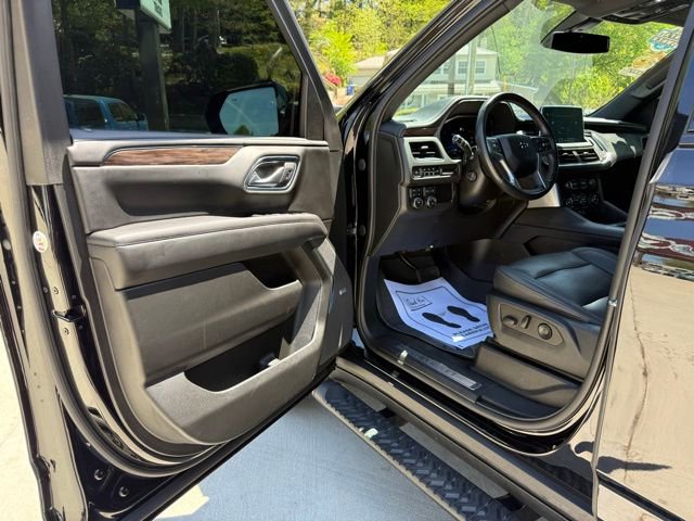Used 2022 Chevrolet Tahoe Z71 w/ Luxury Package AWD/4WD image 16