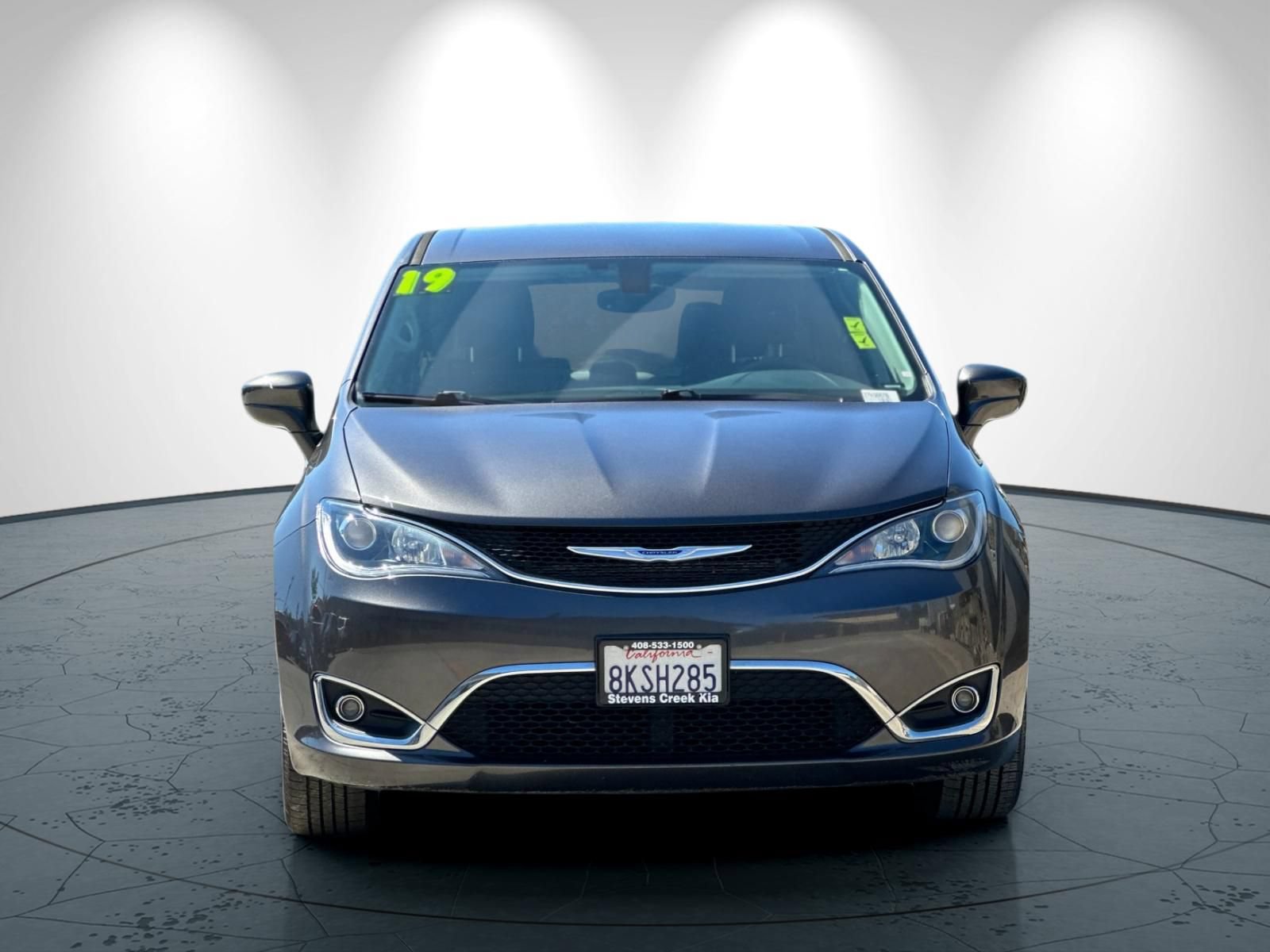 Used 2019 Chrysler Pacifica Touring Plus w/ Tire & Wheel Group FWD image 9
