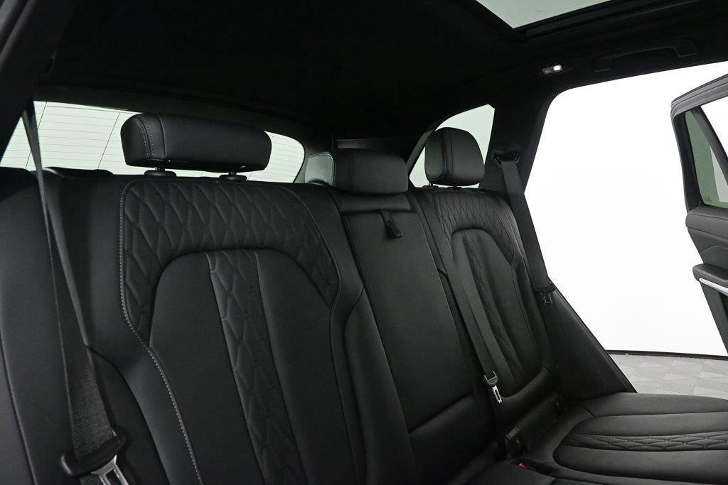 Used 2025 BMW X5 xDrive50e AWD/4WD image 19