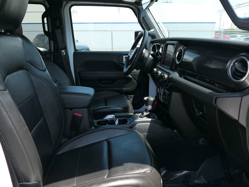 Used 2022 Jeep Wrangler Unlimited Sahara AWD/4WD image 25