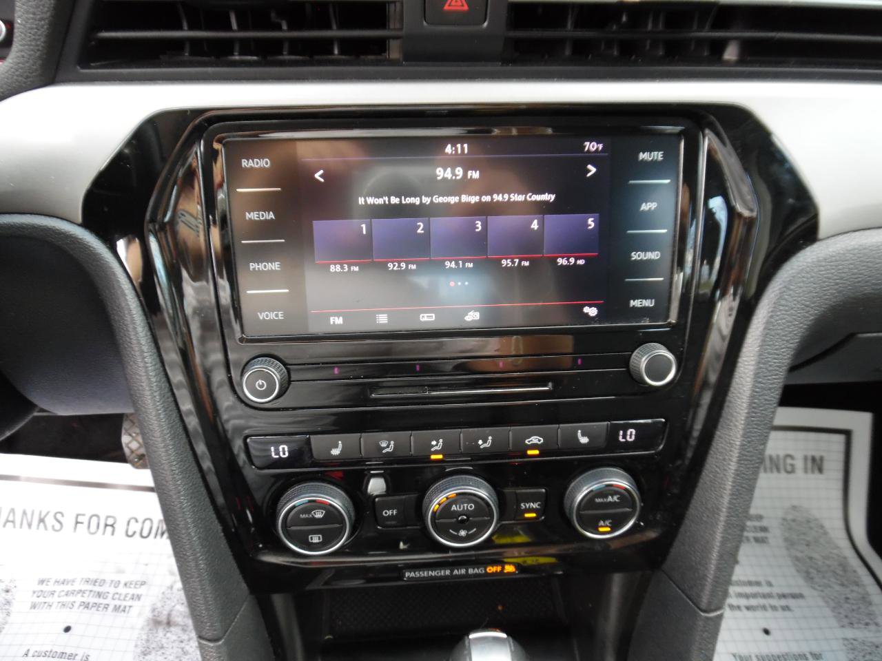 Used 2022 Volkswagen Passat 2.0T SE image 15