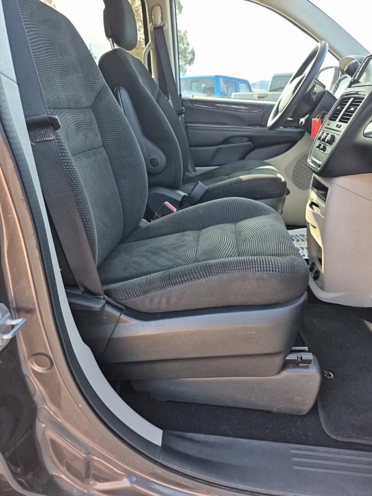 Used 2020 Dodge Grand Caravan SE w/ UConnect Hands-Free Group image 31