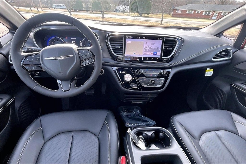 New 2026 Chrysler Pacifica Select image 5