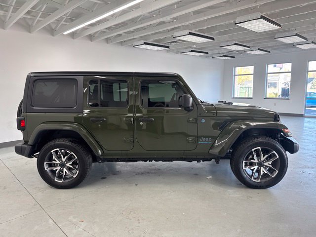 Used 2024 Jeep Wrangler Unlimited w/ Convenience Group AWD/4WD image 14