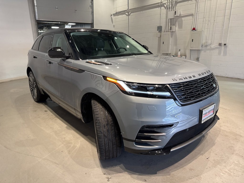Used 2025 Land Rover Range Rover Velar Dynamic SE image 3