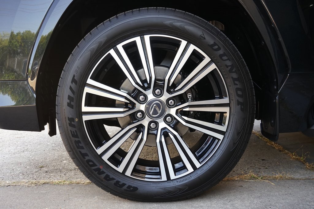 Used 2025 Lexus LX 600 4WD w/ Accessory Package (2T) image 37
