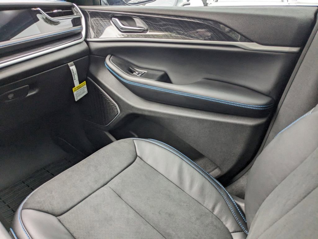 New 2024 Jeep Grand Cherokee Trailhawk w/ Luxury Tech Group III image 15
