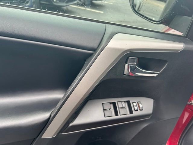 Used 2018 Toyota RAV4 XLE AWD/4WD image 15