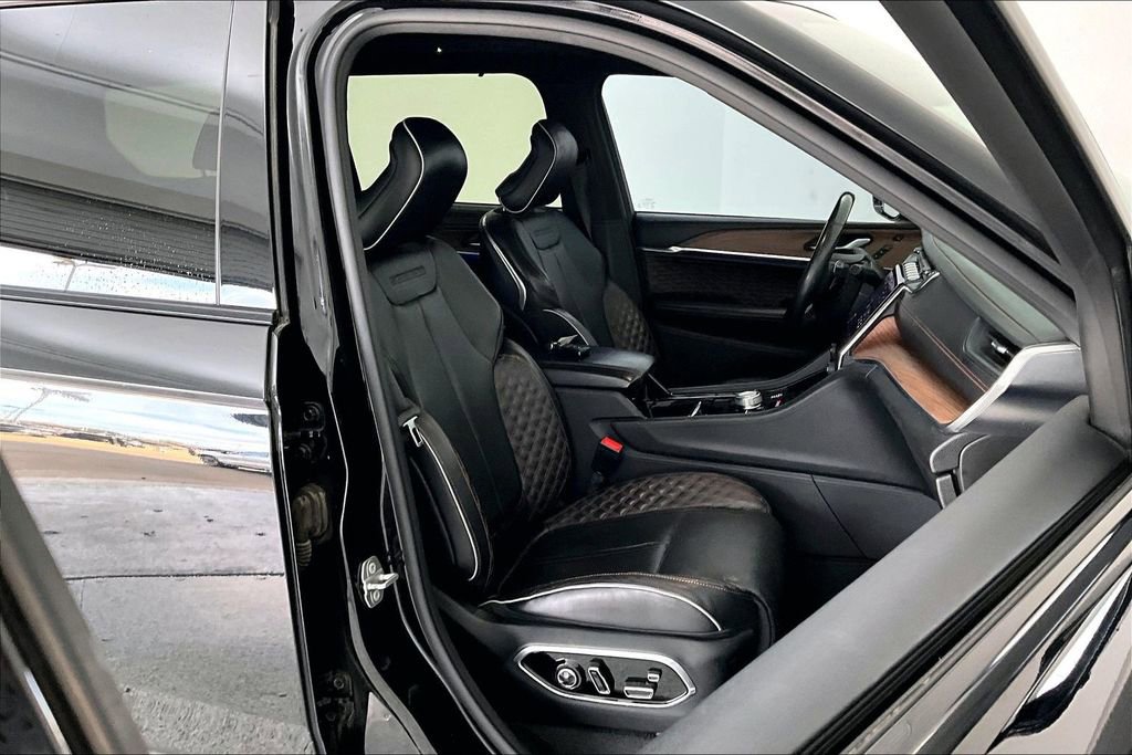 Used 2021 Jeep Grand Cherokee L Summit w/ Luxury Tech Group V image 10