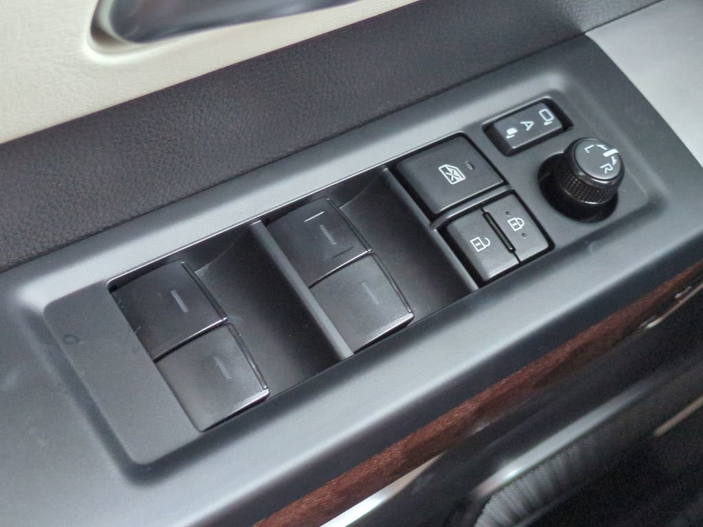 Used 2025 Toyota Sequoia Capstone AWD/4WD image 28