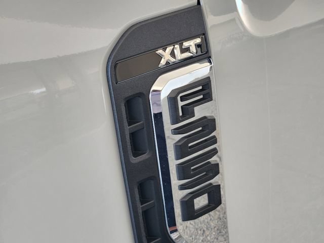 Used 2025 Ford F250 XLT w/ FX4 Off-Road Package AWD/4WD image 8