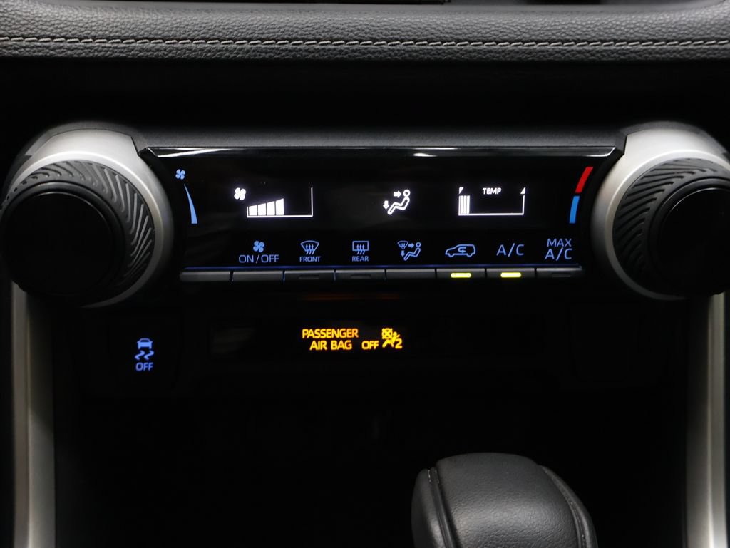 Used 2019 Toyota RAV4 LE FWD image 25