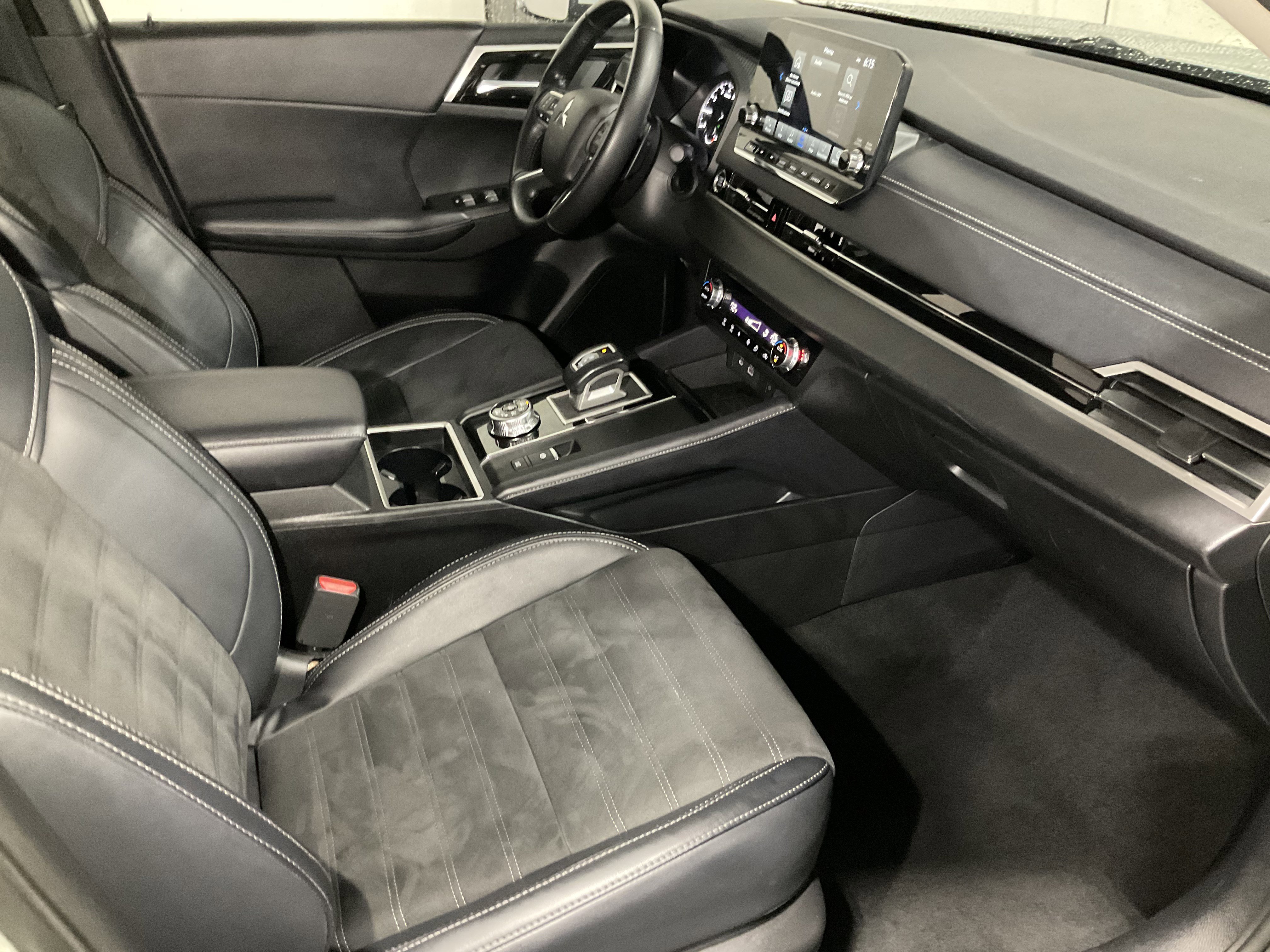 Used 2024 Mitsubishi Outlander Ralliart image 24