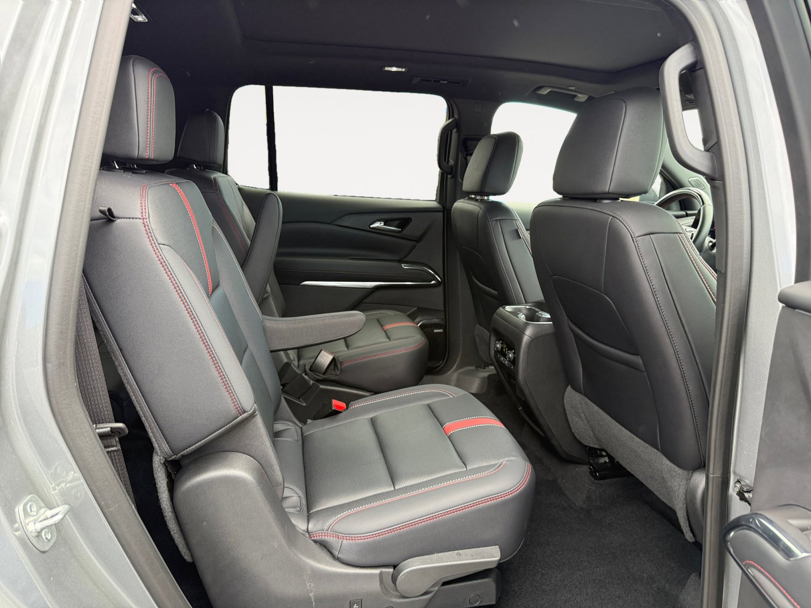 Used 2025 Chevrolet Traverse RS w/ LPO, Floor Liner Package image 18