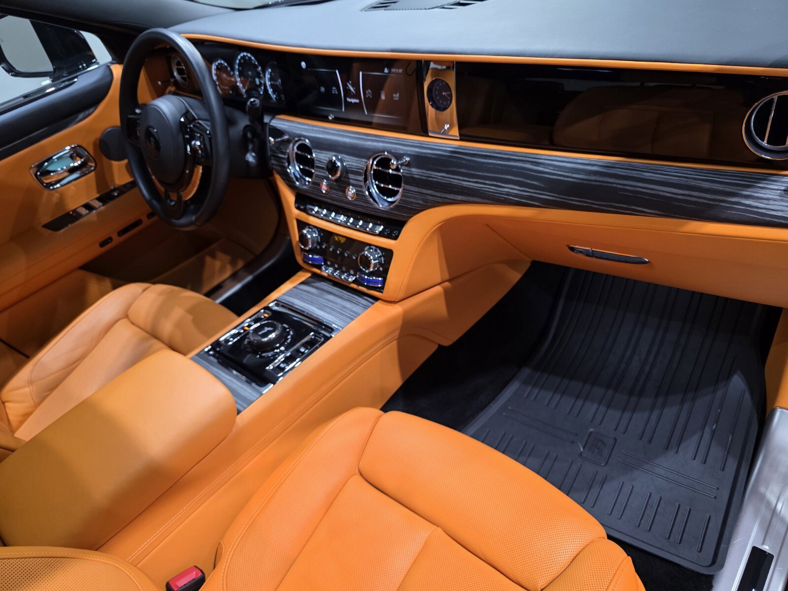 Used 2024 Rolls-Royce Ghost w/ Ghost Package AWD/4WD image 31